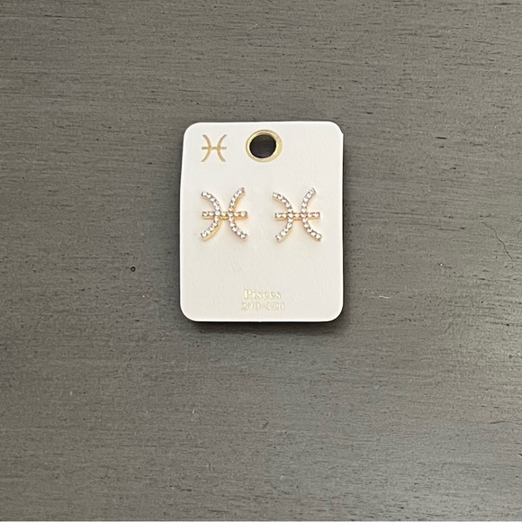 ♓️🐟Pisces Astrological Zodiac Sign Fish Crystal Gold Earrings Feb 19 - March 20 - Picture 1 of 2